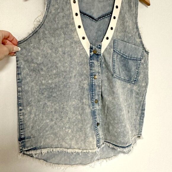 Gilded Intent Chambray Tank - Picture 5 of 11
